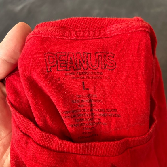 Unisex Peanuts (Snoopy) tshirt - Picture 3 of 3